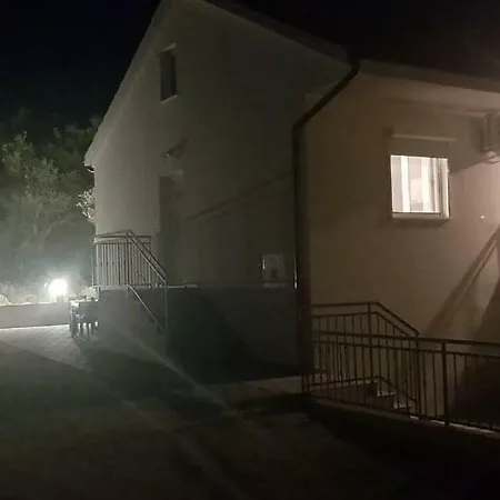 Kuca Za Odmor Giovanni 度假居 *